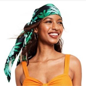 Target - Feathered Palm Print Hair Scarf - Fe Noel x
Target Black/Green
